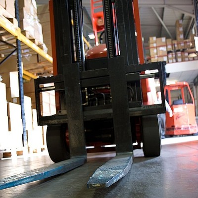 Why are unloaded forklifts more likely to tip over